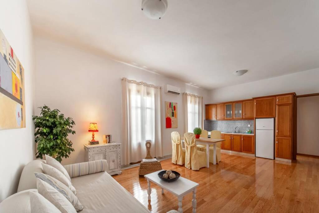Seaview Stylish Flat In Andros - Walk To Beach Exterior photo