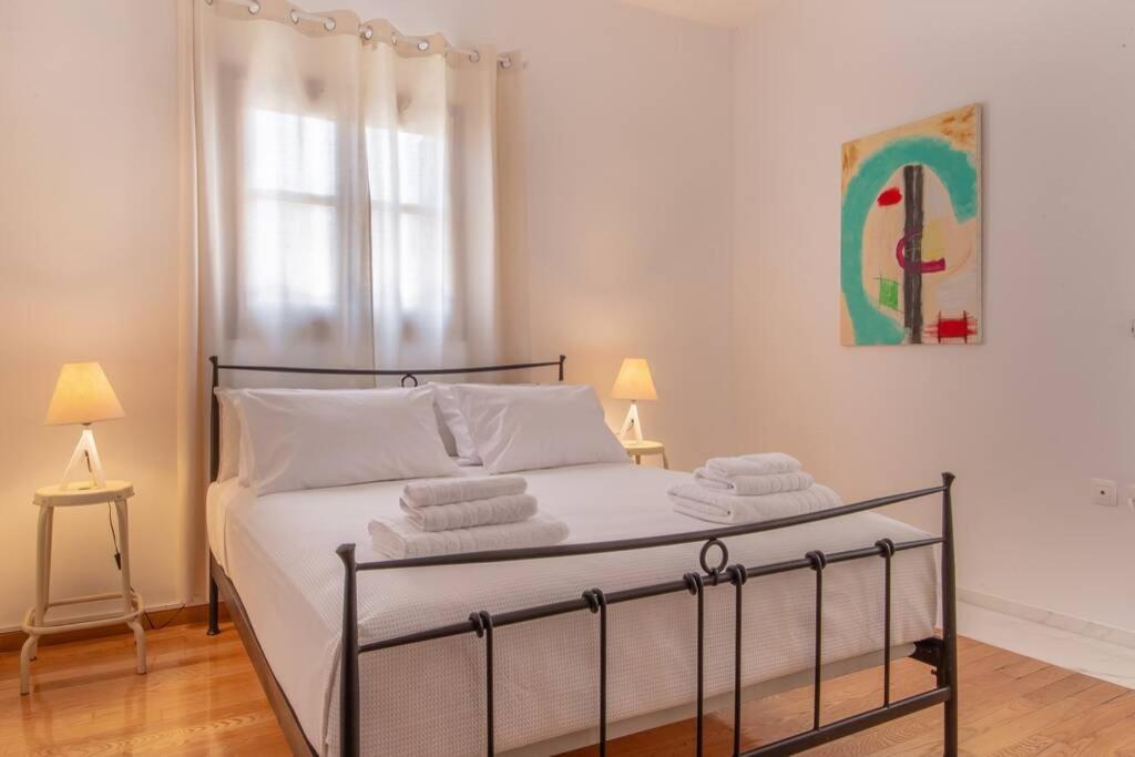 Seaview Stylish Flat In Andros - Walk To Beach Exterior photo